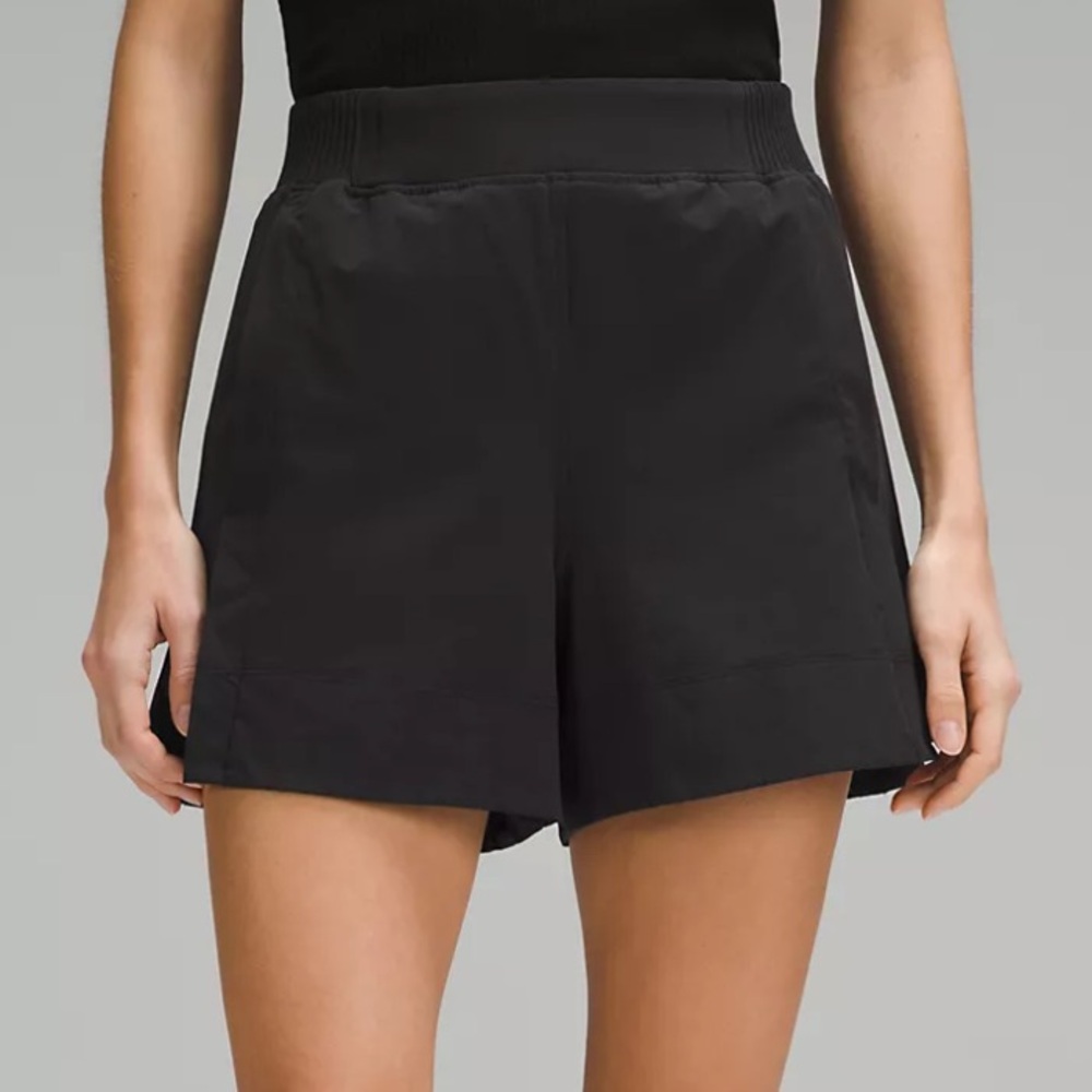 Lululemon Stretch Woven Relaxed-Fit High-Rise Short 4"